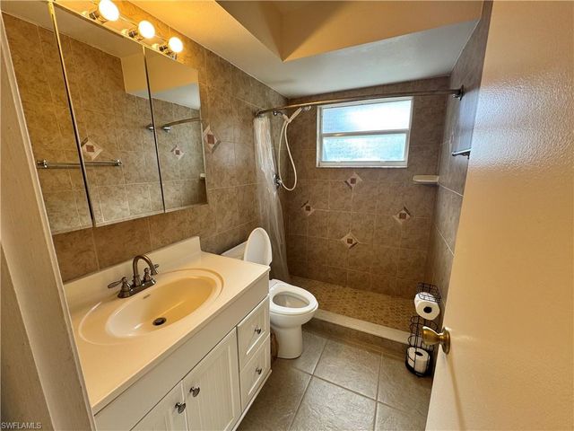 1027 SE 17th AVE, Cape Coral, FL 33990