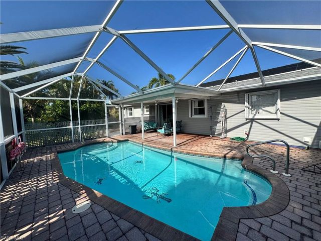 1027 SE 17th AVE, Cape Coral, FL 33990