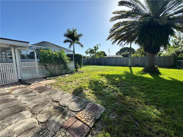 1027 SE 17th AVE, Cape Coral, FL 33990