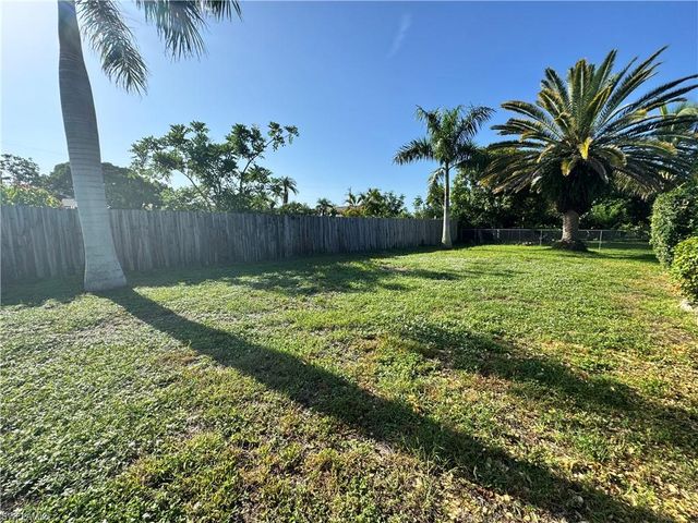 1027 SE 17th AVE, Cape Coral, FL 33990