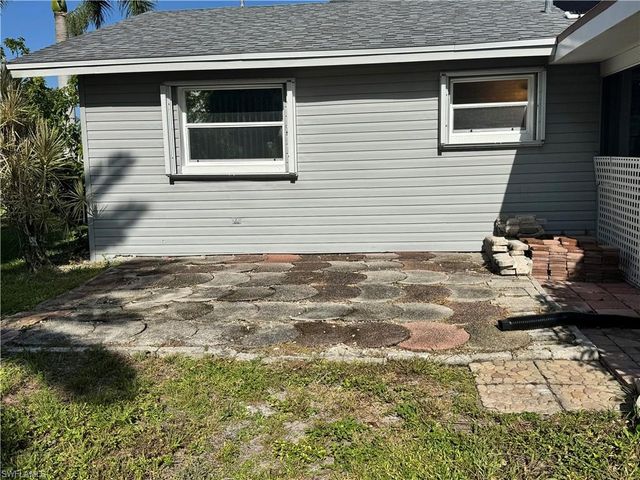 1027 SE 17th AVE, Cape Coral, FL 33990