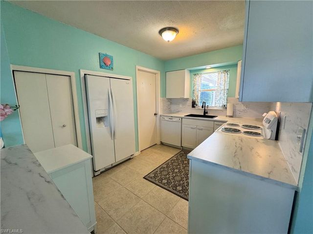1027 SE 17th AVE, Cape Coral, FL 33990