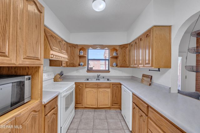 10305 ASHWOOD Drive, El Paso, TX 79925