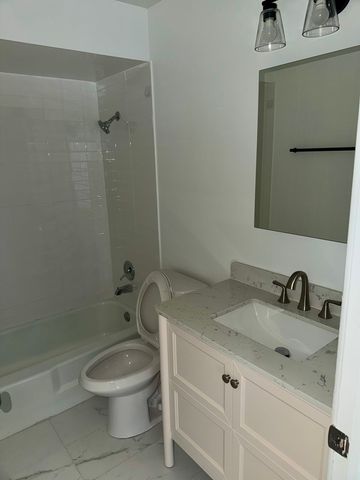 10S453 Echo Lane 5, Willowbrook, IL 60527