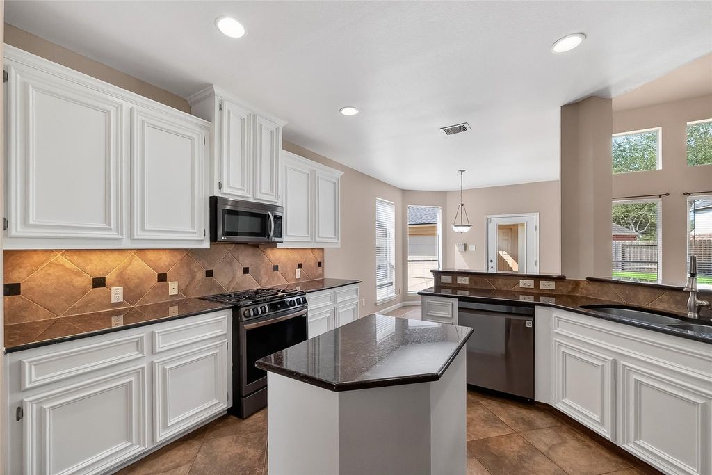 521 Opal Sky Court, League City, TX 77573