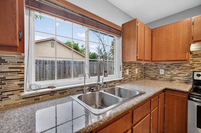 4070 Deer Trail Way, Sacramento, CA 95823