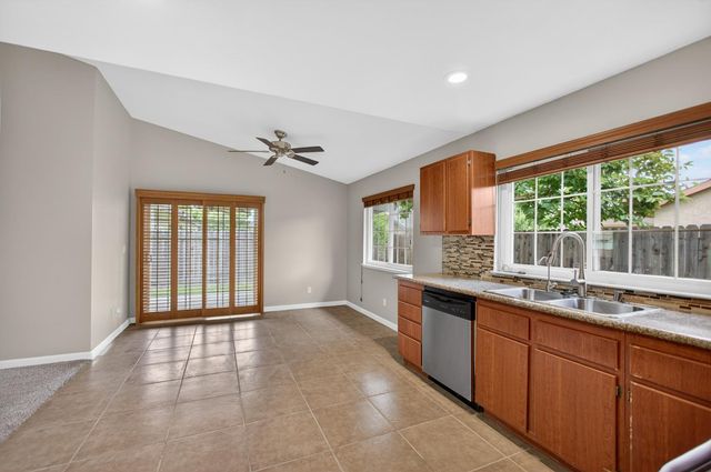 4070 Deer Trail Way, Sacramento, CA 95823