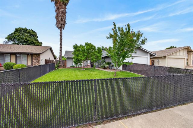 4070 Deer Trail Way, Sacramento, CA 95823