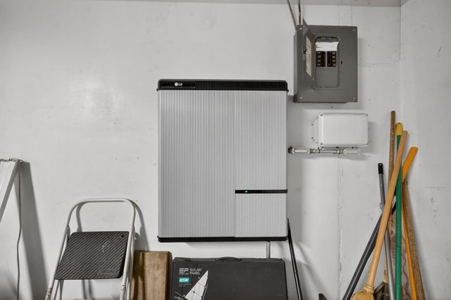 4070 Deer Trail Way, Sacramento, CA 95823