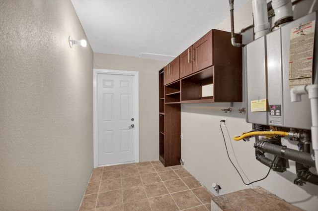 4070 Deer Trail Way, Sacramento, CA 95823