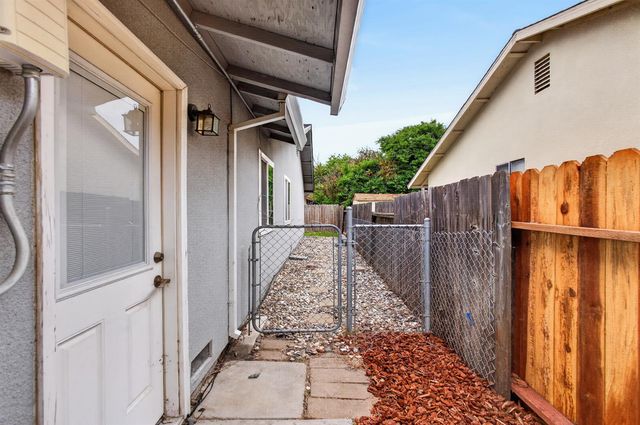 4070 Deer Trail Way, Sacramento, CA 95823