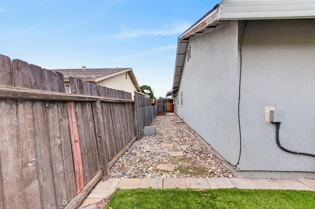 4070 Deer Trail Way, Sacramento, CA 95823