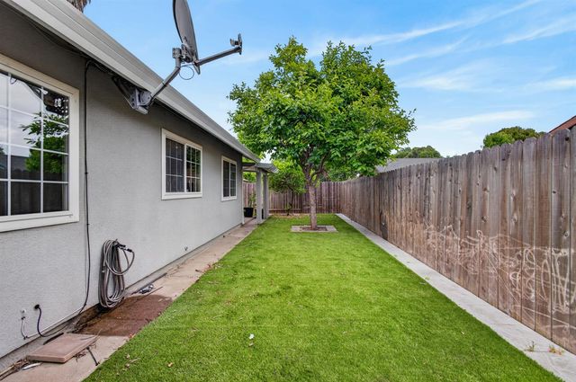 4070 Deer Trail Way, Sacramento, CA 95823