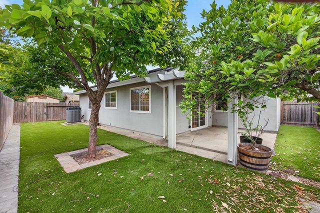 4070 Deer Trail Way, Sacramento, CA 95823