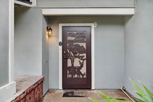 4070 Deer Trail Way, Sacramento, CA 95823