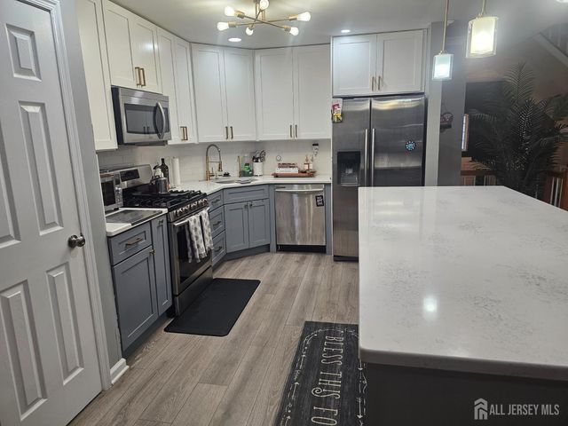 12 Harbor Bay Circle, Old Bridge, NJ 08879