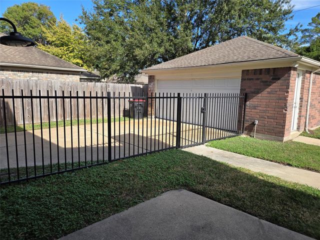 8715 Rocky Valley Drive, Houston, TX 77083