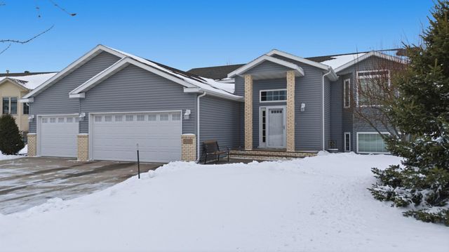 4238 43rd Avenue S, Fargo, ND 58104