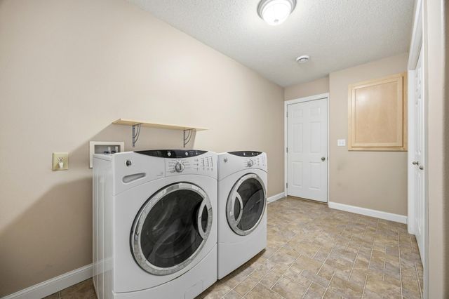 4238 43rd Avenue S, Fargo, ND 58104