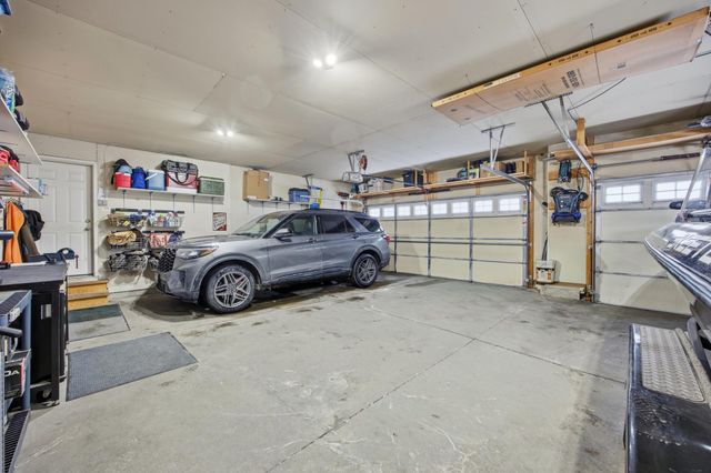 4238 43rd Avenue S, Fargo, ND 58104