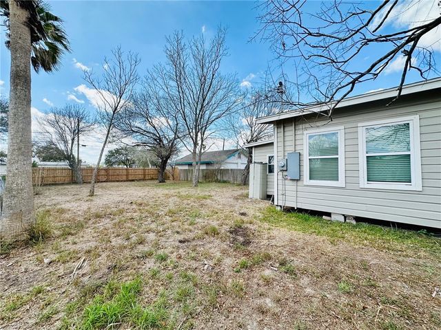 1021 E B Ave, Kingsville, TX 78363