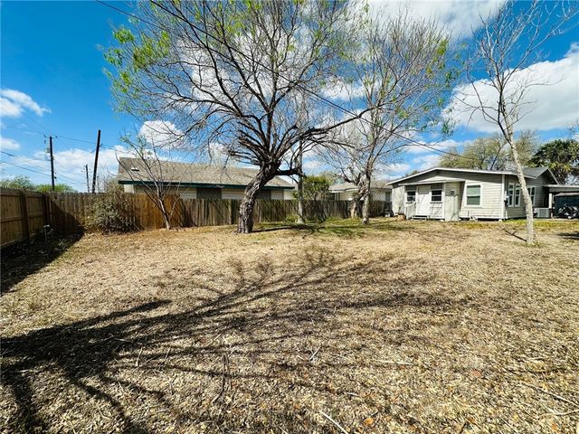 1021 E B Ave, Kingsville, TX 78363