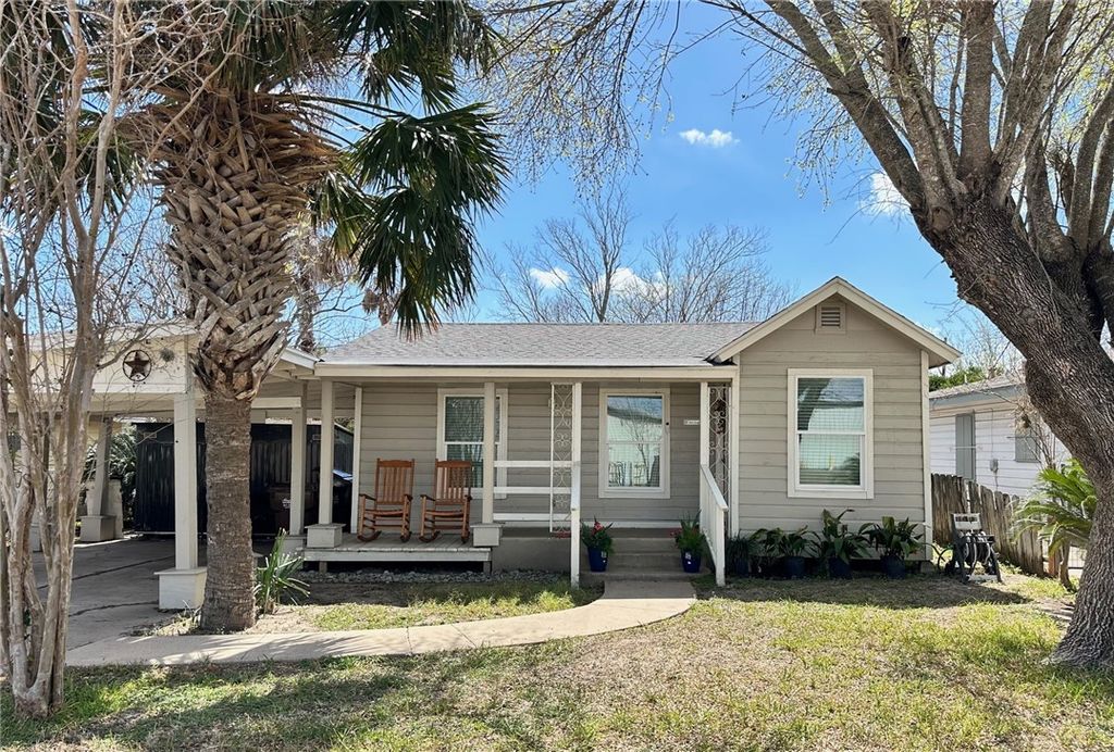 1021 E B Ave, Kingsville, TX 78363