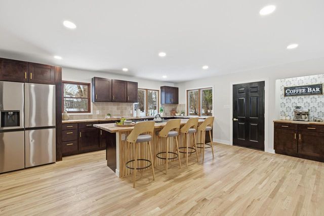 W377S3527 School Section Lake DRIVE, Dousman, WI 53118