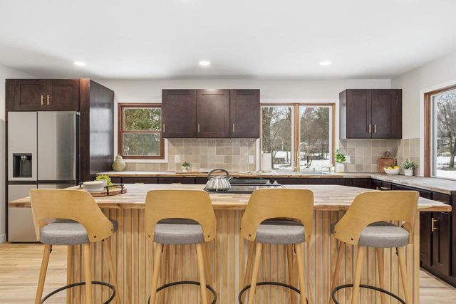 W377S3527 School Section Lake DRIVE, Dousman, WI 53118