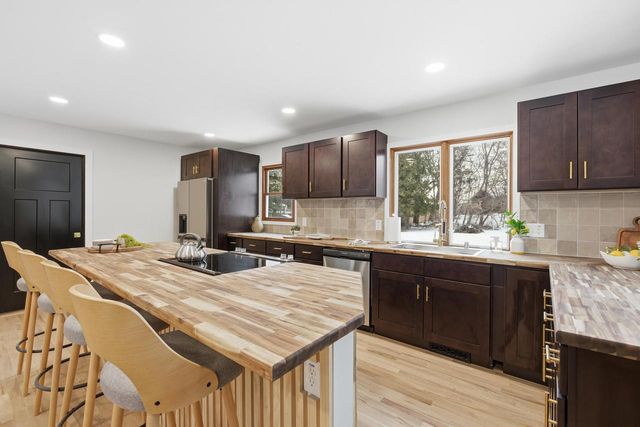 W377S3527 School Section Lake DRIVE, Dousman, WI 53118