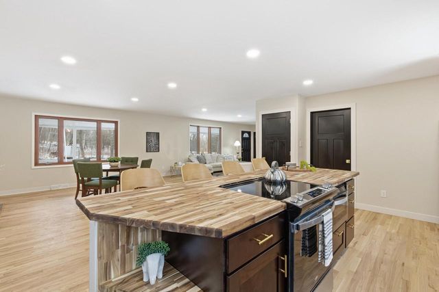 W377S3527 School Section Lake DRIVE, Dousman, WI 53118