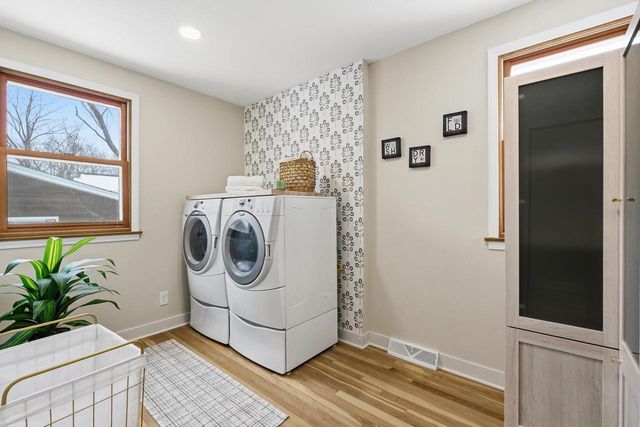 W377S3527 School Section Lake DRIVE, Dousman, WI 53118