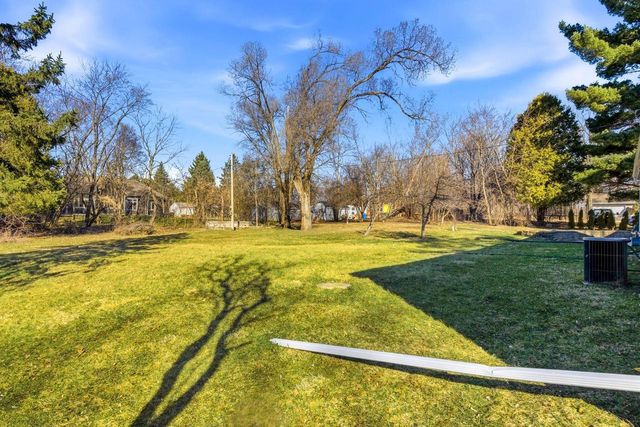 W377S3527 School Section Lake DRIVE, Dousman, WI 53118