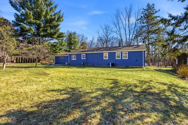W377S3527 School Section Lake DRIVE, Dousman, WI 53118