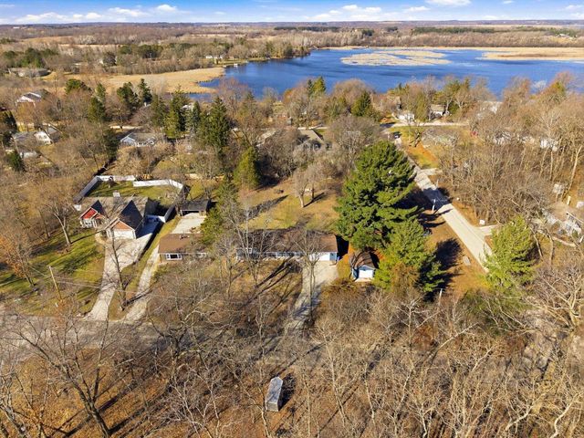 W377S3527 School Section Lake DRIVE, Dousman, WI 53118