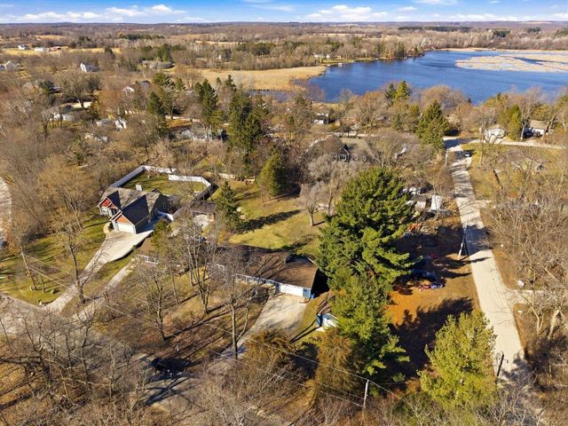 W377S3527 School Section Lake DRIVE, Dousman, WI 53118