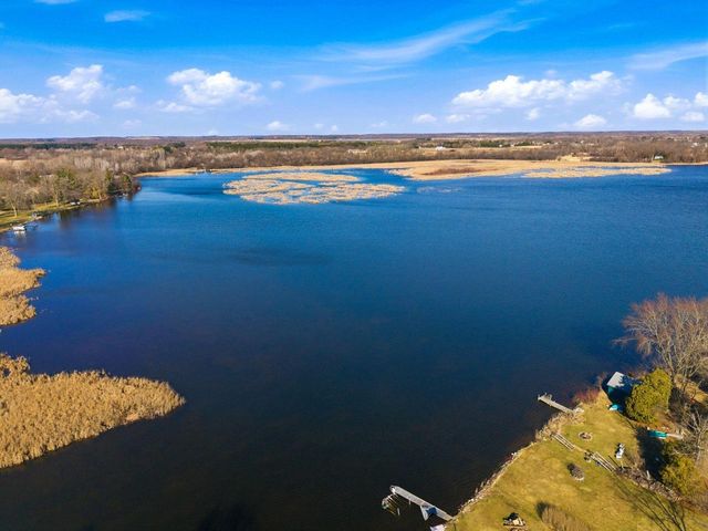 W377S3527 School Section Lake DRIVE, Dousman, WI 53118