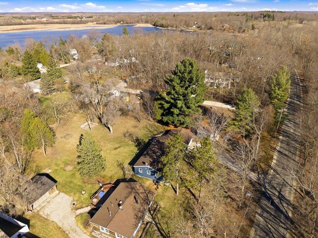 W377S3527 School Section Lake DRIVE, Dousman, WI 53118