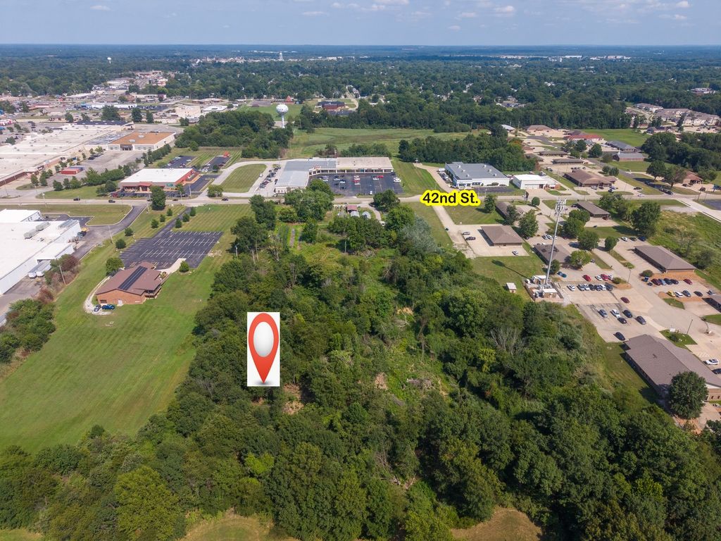 Image 2 of property listing at 0000 43rd Street, Mt Vernon, IL 62864