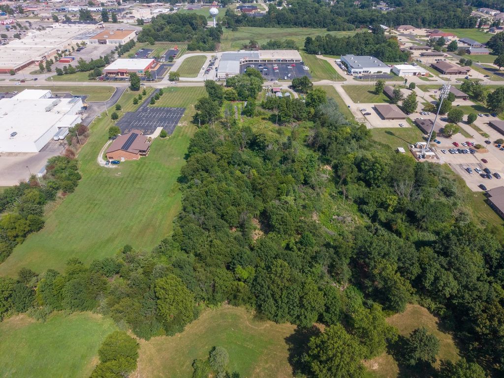Image 5 of property listing at 0000 43rd Street, Mt Vernon, IL 62864
