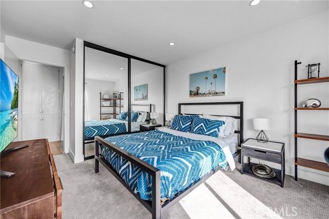 8400 De Longpre 212, West Hollywood, CA 90069