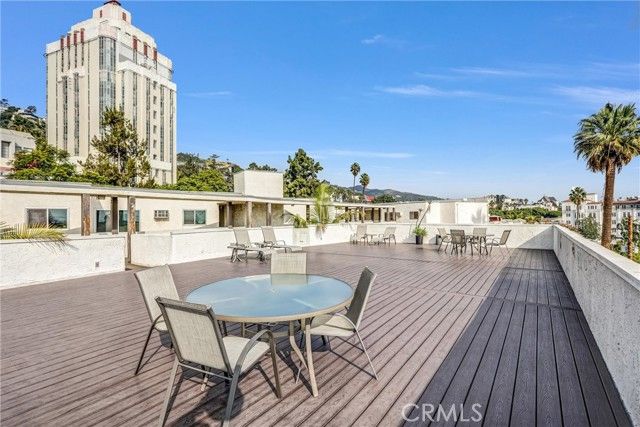 8400 De Longpre 212, West Hollywood, CA 90069