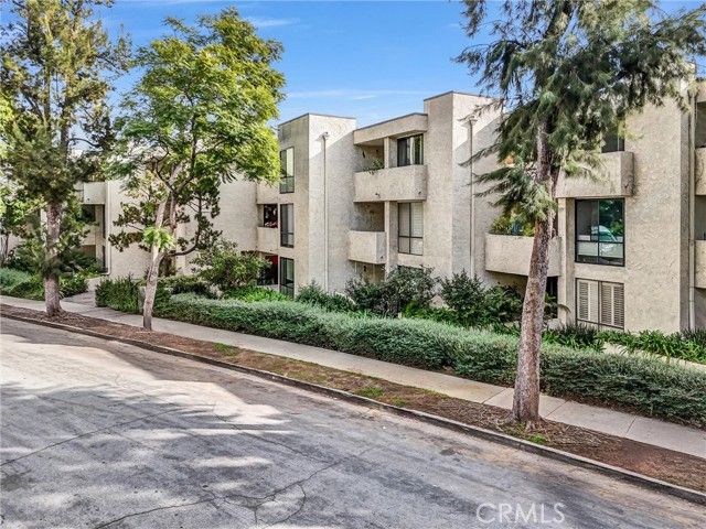 8400 De Longpre 212, West Hollywood, CA 90069