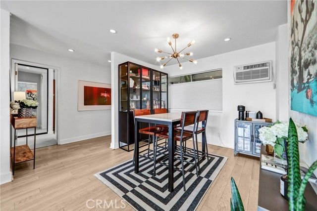 8400 De Longpre 212, West Hollywood, CA 90069