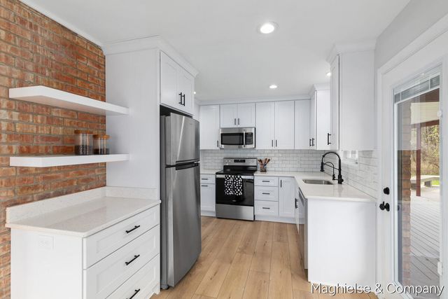 9391 Summit Avenue NE, Rockford, MI 49341