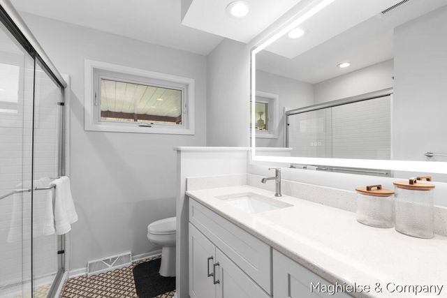 9391 Summit Avenue NE, Rockford, MI 49341