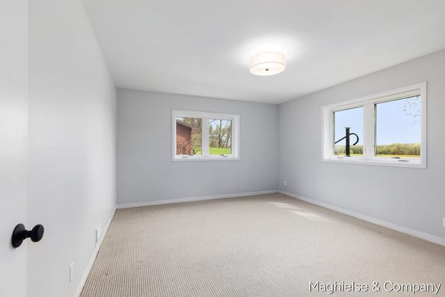9391 Summit Avenue NE, Rockford, MI 49341