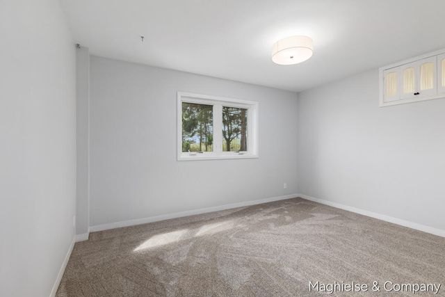 9391 Summit Avenue NE, Rockford, MI 49341