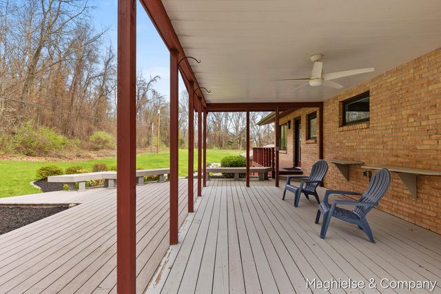9391 Summit Avenue NE, Rockford, MI 49341
