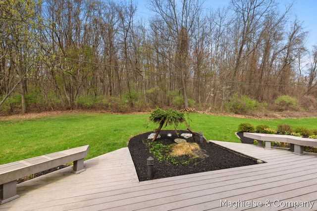 9391 Summit Avenue NE, Rockford, MI 49341